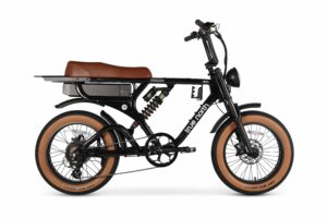 Side view of the True North Seeker Retro E-Bike with dual seat and 4-inch fat tyres.